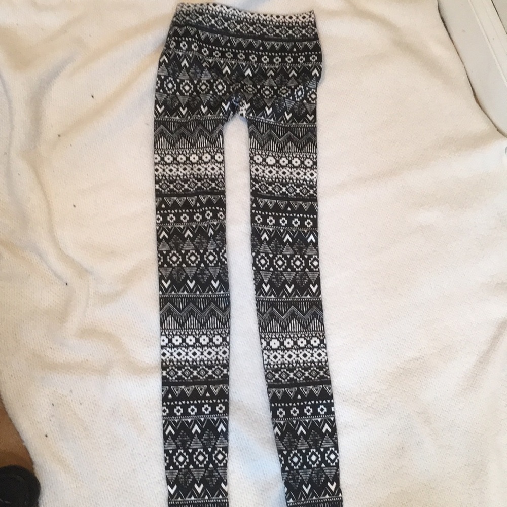 NWOT. NOBO Black and white Native American print leggings